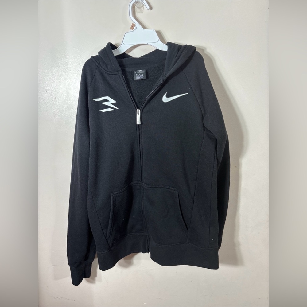Nike hoodie ( 3 brand ) size XL ( 13 years old)